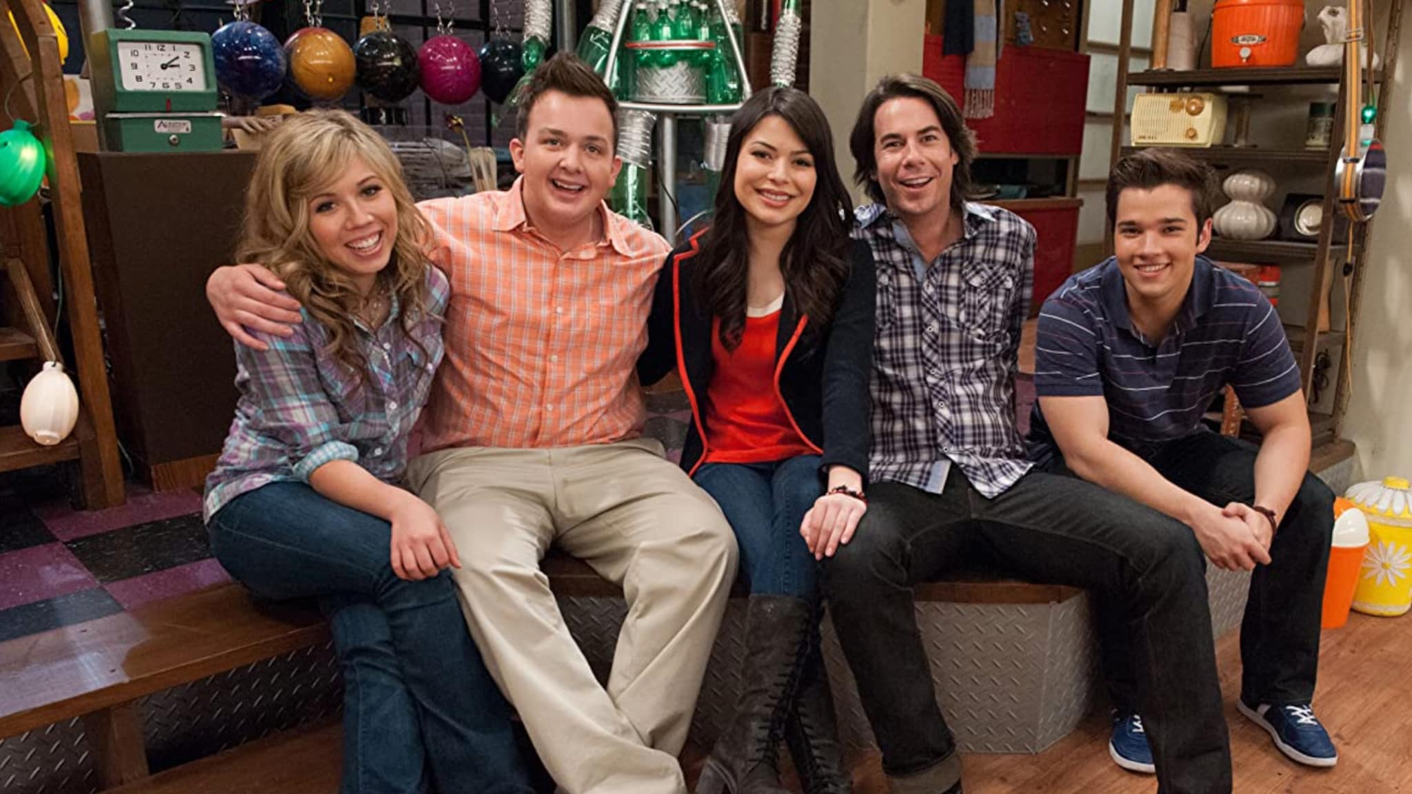 Bekijk nu de eerste beelden van de iCarlyreboot RTL Boulevard RTL.nl